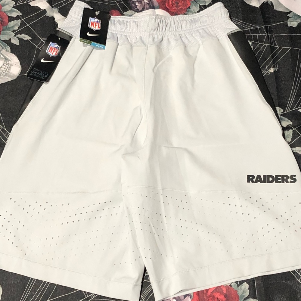 NIKE DRI-FIT SPEED FLY OAKLAND RAIDERS VENT SHORTS - Picture 6 of 8